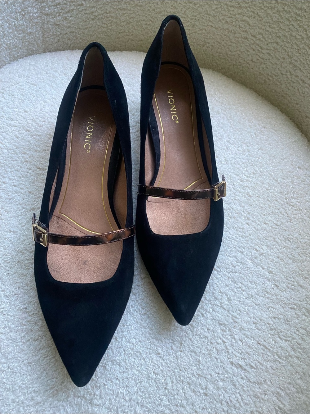 Vionic Black Pointed Mary Jane Heels with Tortoiseshell Strap
